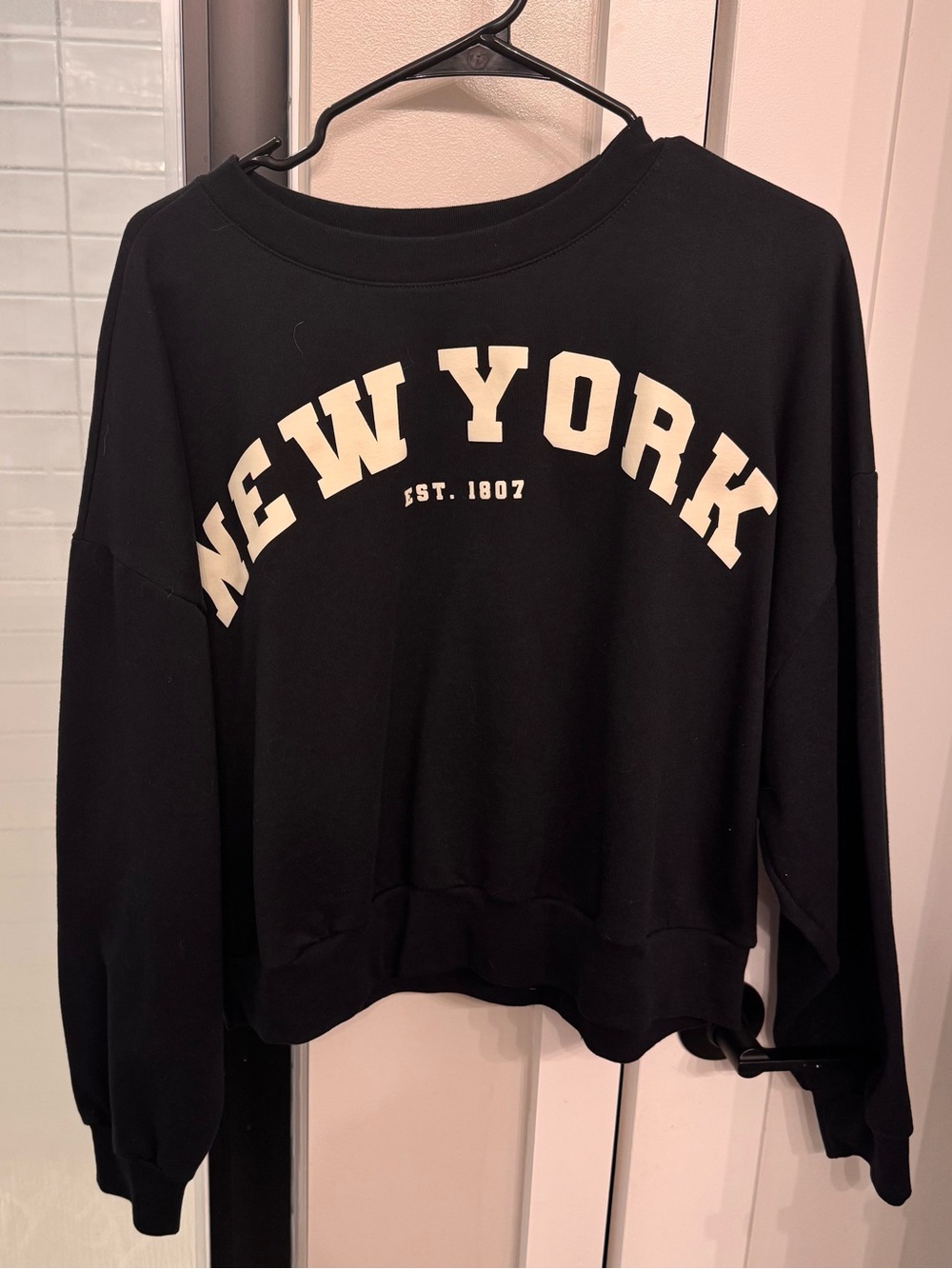 New York Black Crewneck Crop Top Sweatshirt - Women's Pullover
